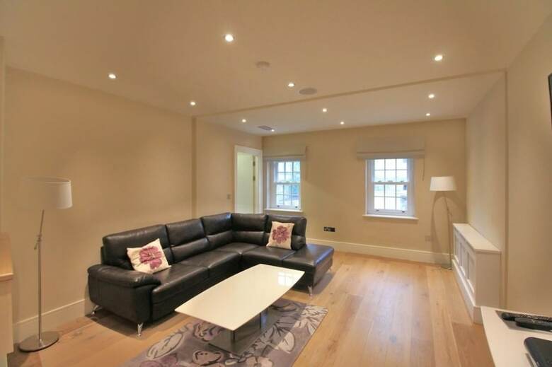 Pierce Brosnan Suite - Hiphipstay