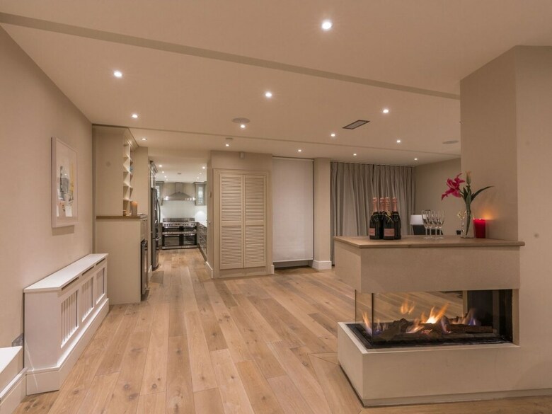 Pierce Brosnan Suite - Hiphipstay