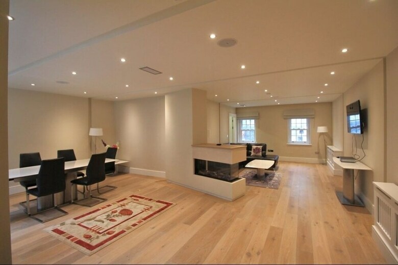 Pierce Brosnan Suite - Hiphipstay