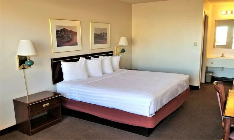 Motel 8 Laramie