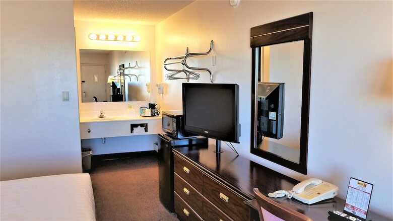 Motel 8 Laramie