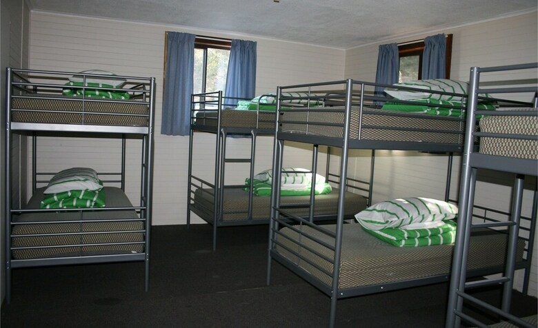 Hostal Seaview Holiday Park And  Hostel