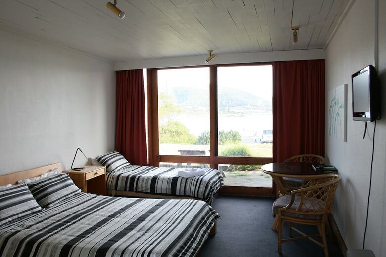 Hostal Seaview Holiday Park And  Hostel