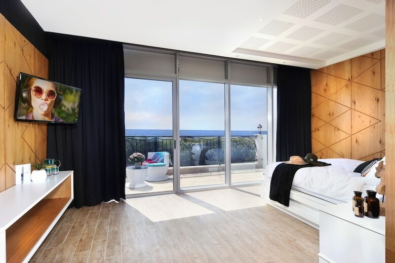 Aquaduct Hotel