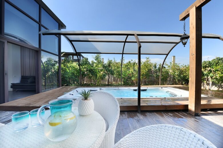 Aquaduct Hotel