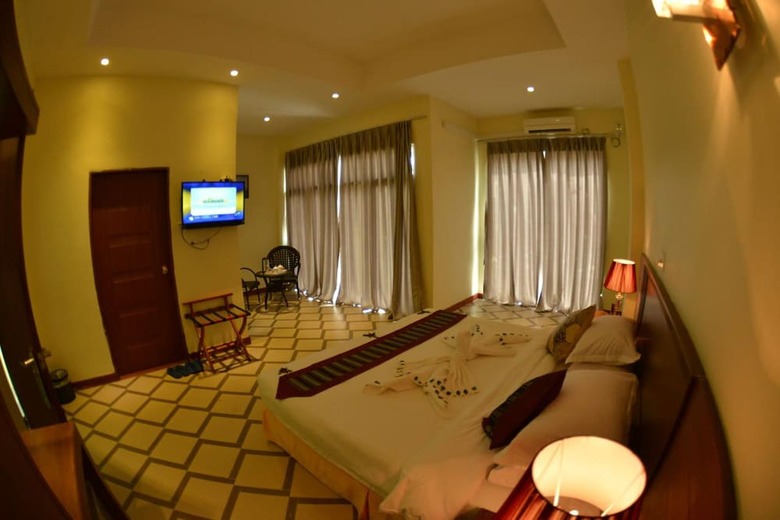 Ocean Blue Ngwe Saung Beach Hotel