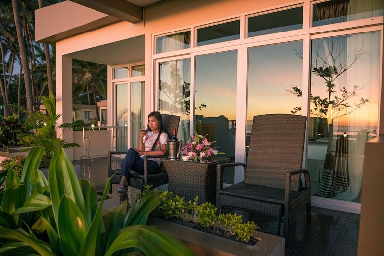 Ocean Blue Ngwe Saung Beach Hotel