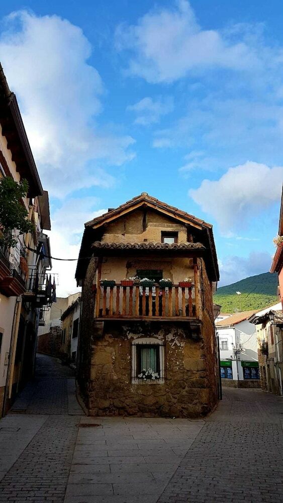 Casa Del Castillo de La Adrada Apartamentos