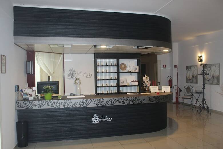 Hotel Hasta Resort