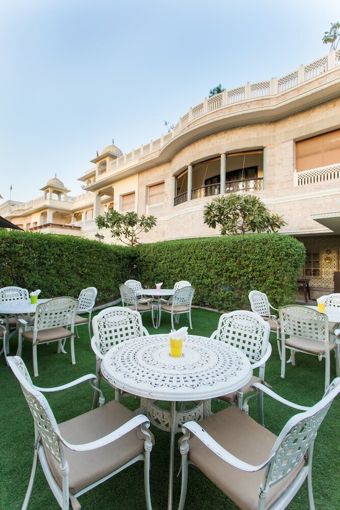 Hotel Grand Uniara