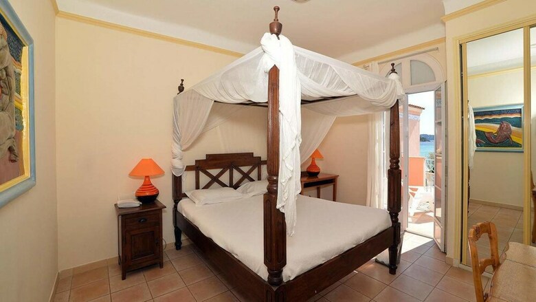Hotel H�tel Les Flots Bleus