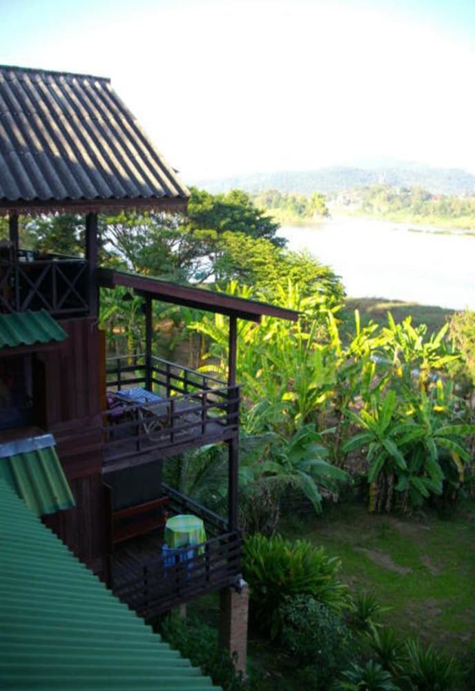 Hostal Baan Rimtaling Guest House