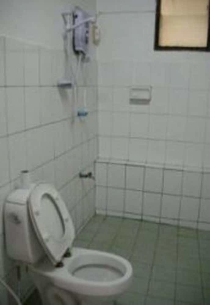 Hostal Baan Rimtaling Guest House