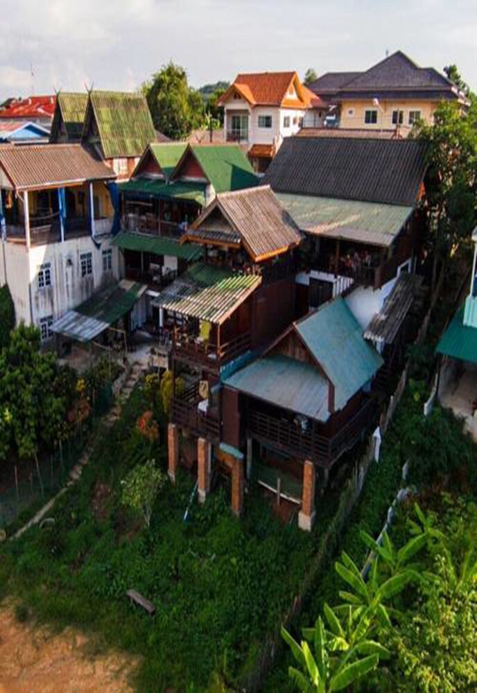Hostal Baan Rimtaling Guest House