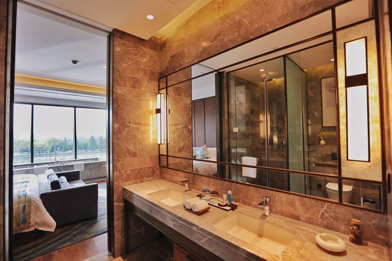 Yading Peninsula Hotel