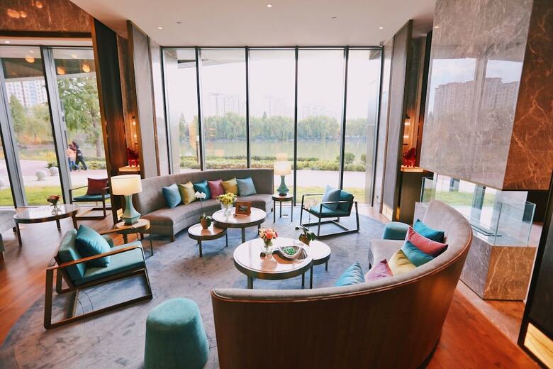 Yading Peninsula Hotel