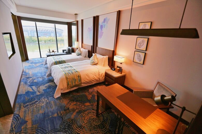 Yading Peninsula Hotel