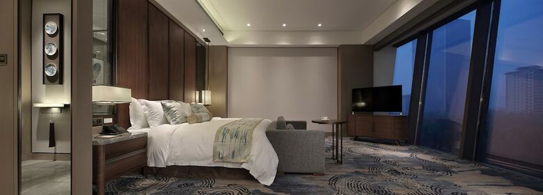 Yading Peninsula Hotel