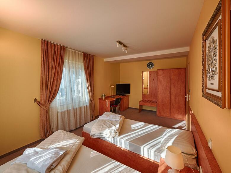 Albatros Airport Hotel