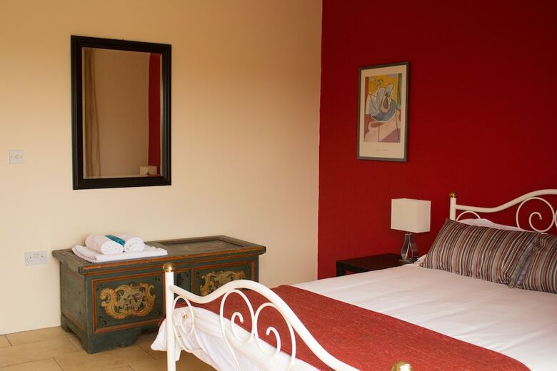 Bed & Breakfast Blue Door House