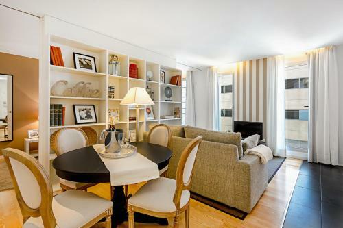 Apartamentos Urban District - Rambla Suites & Pool
