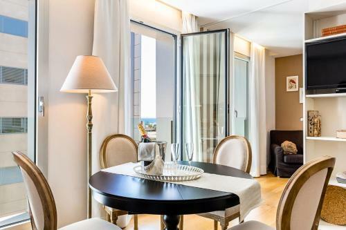 Apartamentos Urban District - Rambla Suites & Pool