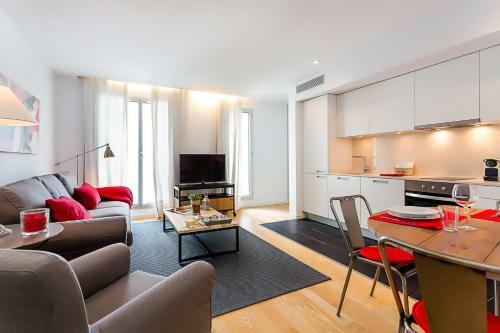 Apartamentos Urban District - Rambla Suites & Pool