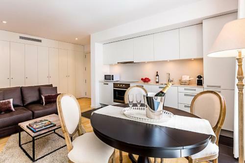 Apartamentos Urban District - Rambla Suites & Pool