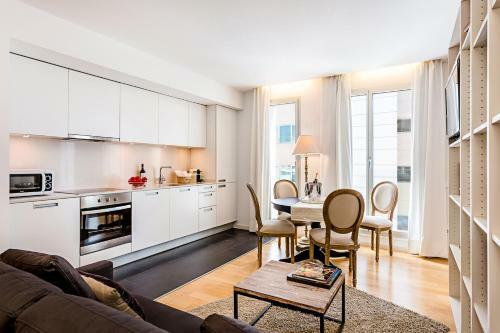 Apartamentos Urban District - Rambla Suites & Pool