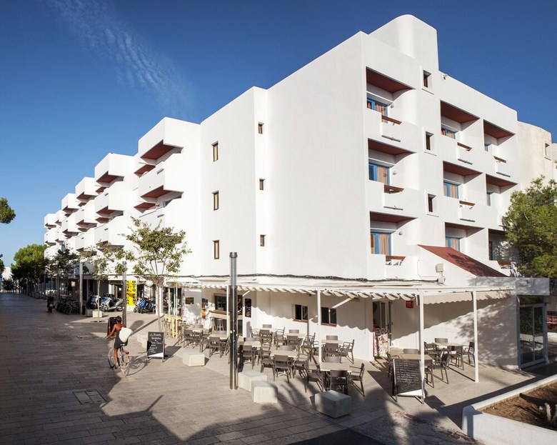 Aparthotel Apartamentos Es Pujols