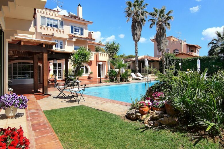 Villa Oasis Pool House