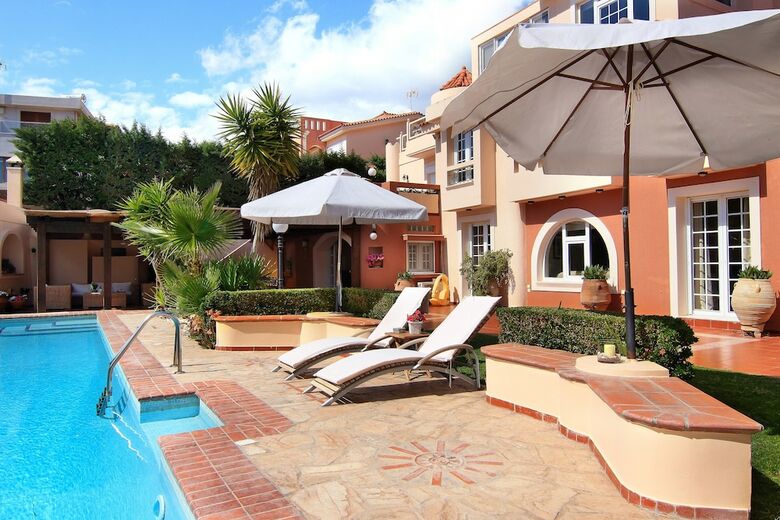 Villa Oasis Pool House