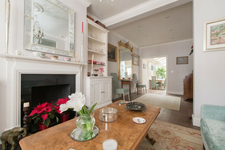 Beautiful Barnes Home With Garden