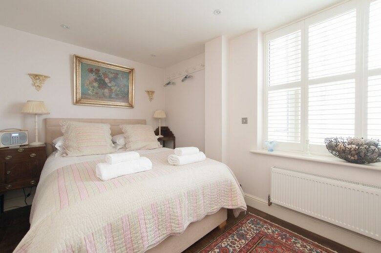 Beautiful Barnes Home With Garden