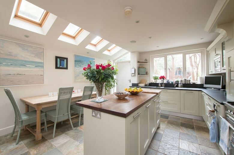 Beautiful Barnes Home With Garden