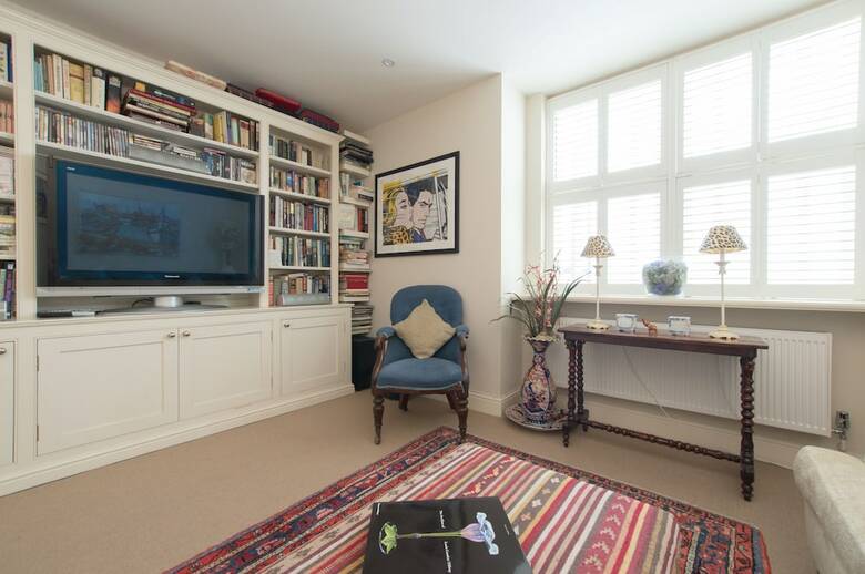 Beautiful Barnes Home With Garden
