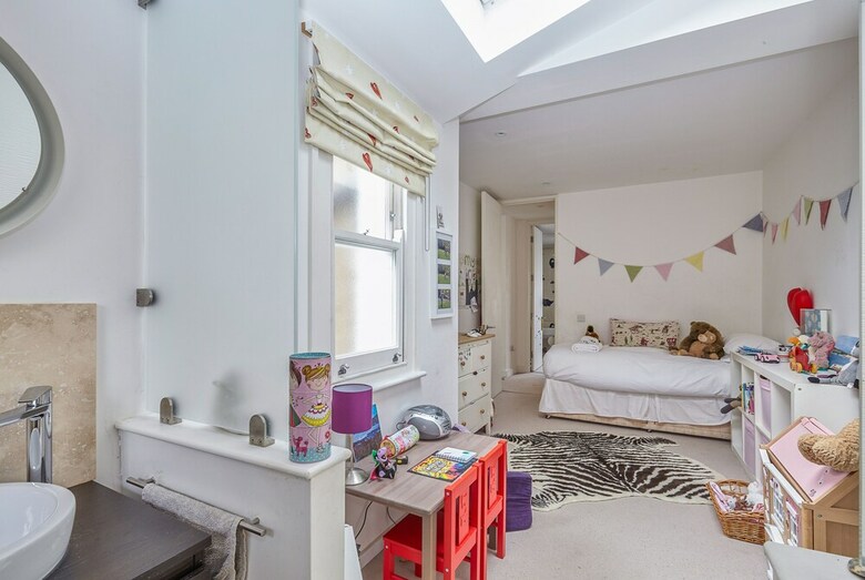 Stylish Family Home Near Camden