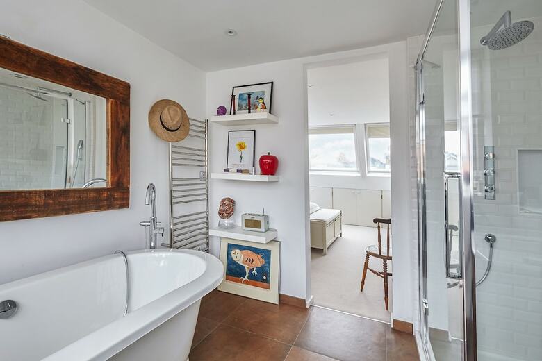 Stylish Family Home Near Camden
