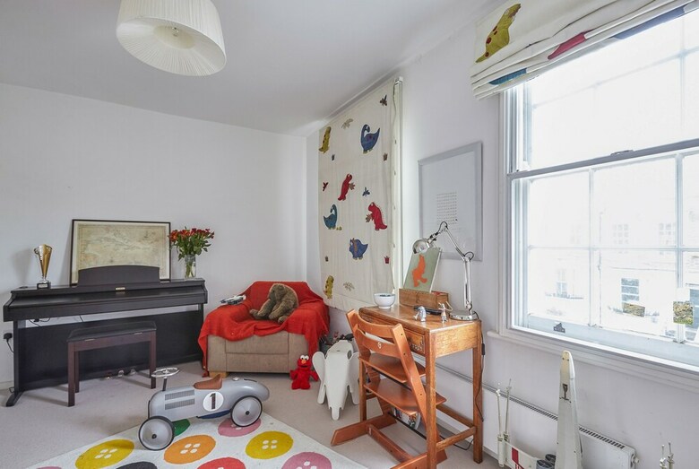 Stylish Family Home Near Camden