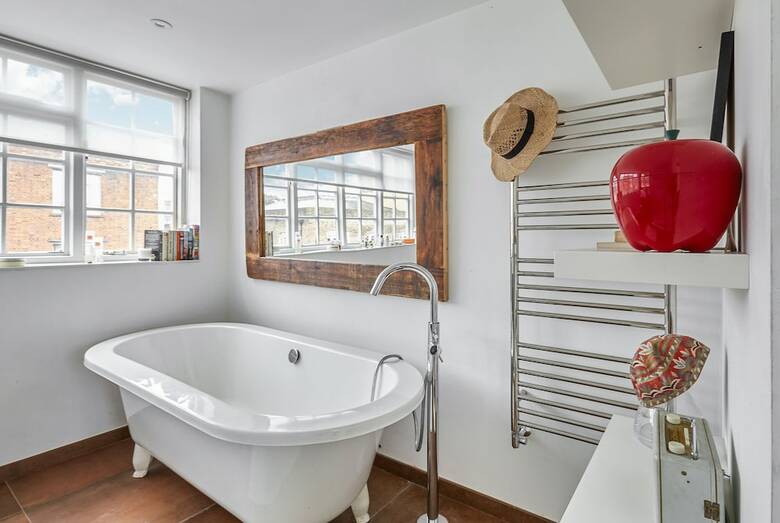 Stylish Family Home Near Camden