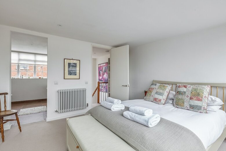 Stylish Family Home Near Camden