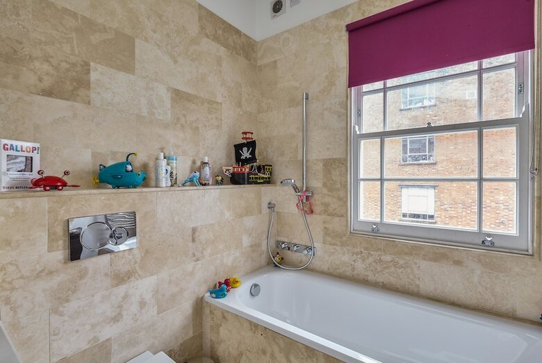 Stylish Family Home Near Camden
