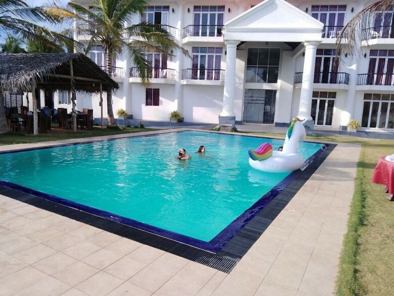 Hotel Crystal Resort Dickwella