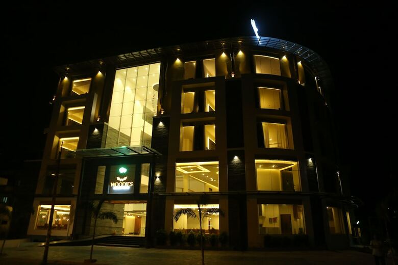 Woodies Bleisure Hotel