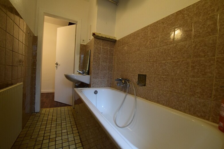 Comfortable Large Center Apartment