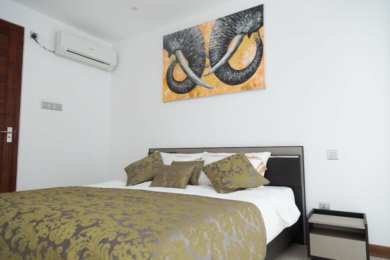 Aparthotel Crown Properties