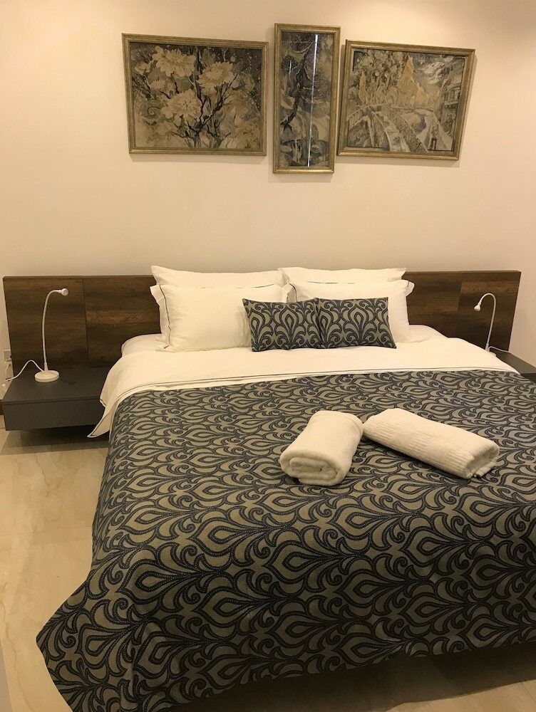 Aparthotel Crown Properties