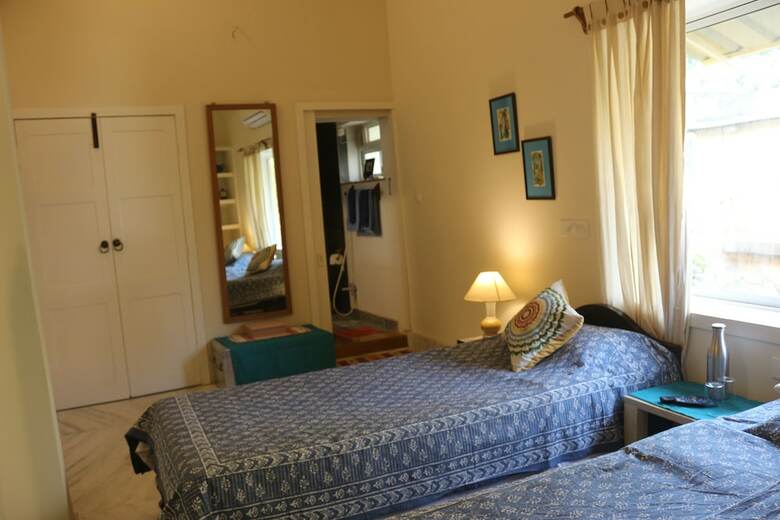 Hotel 5/4 - Calcutta's Freshest Bnb