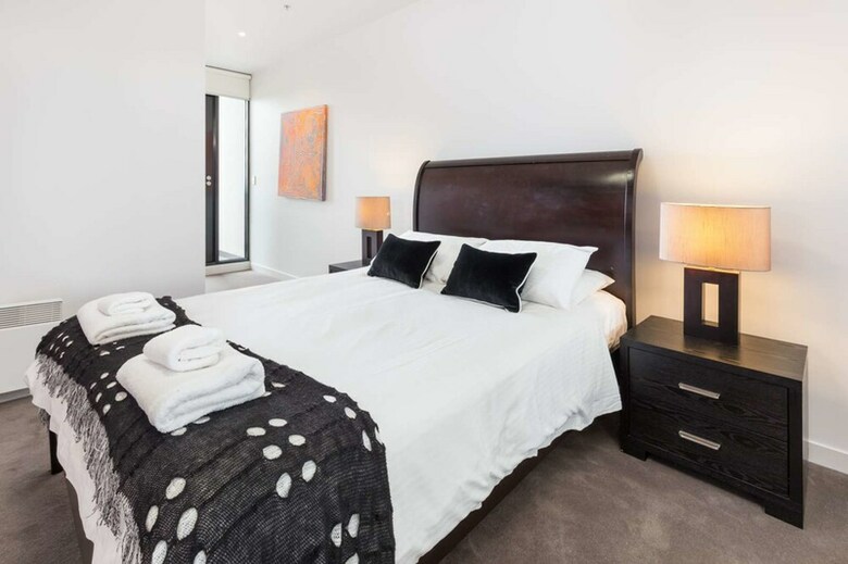 Executive Apartment With Bay Views