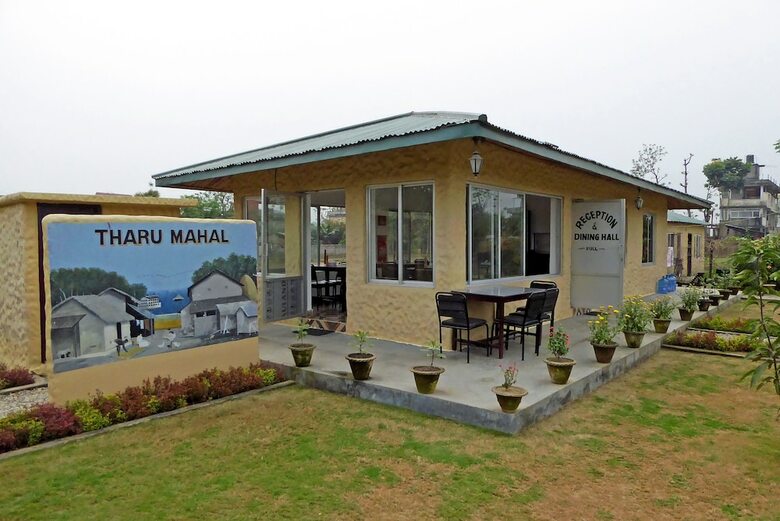 Hotel Tharu Mahal